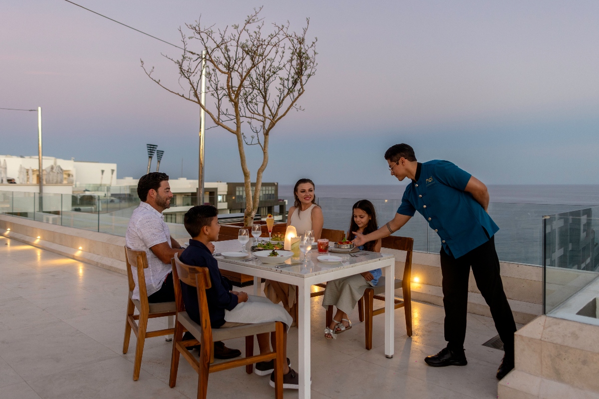 family dining at garza blanca cabo noi restaurant