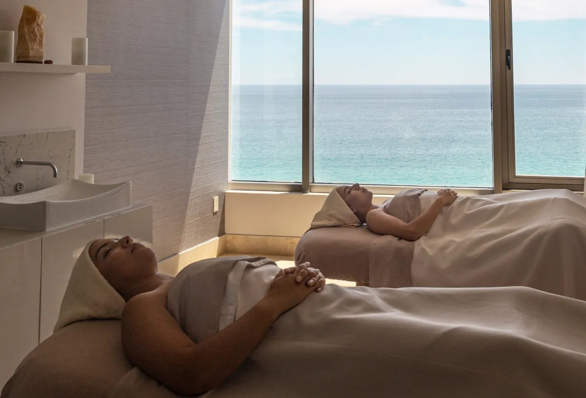 friends enjoying relaxing body treatment at Spa Imagine